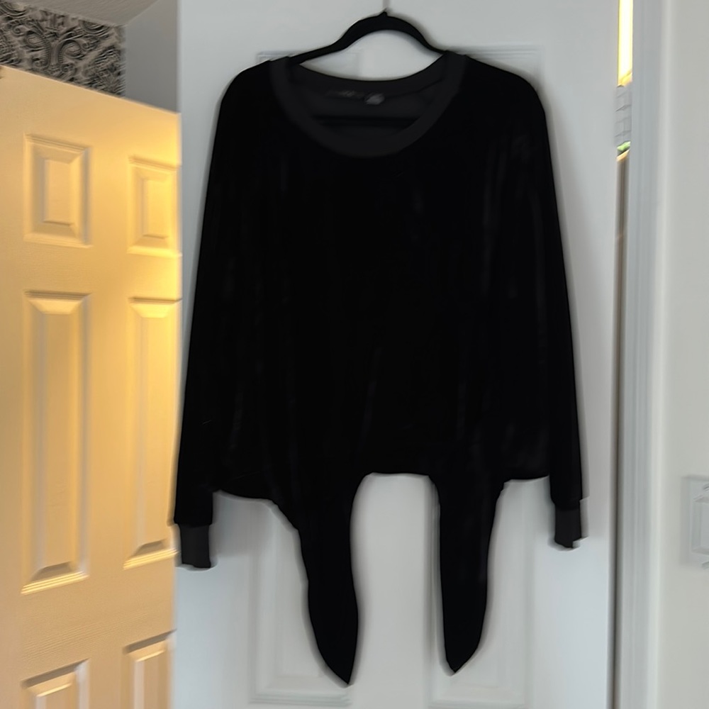 RDI velour round neck top